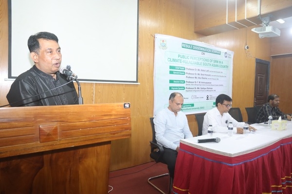 শেকৃবিতে জলবায়ু পরিবর্তন মোকাবিলায় এসআরএম প্রযুক্তি নিয়ে কর্মশালা অনুষ্ঠিত